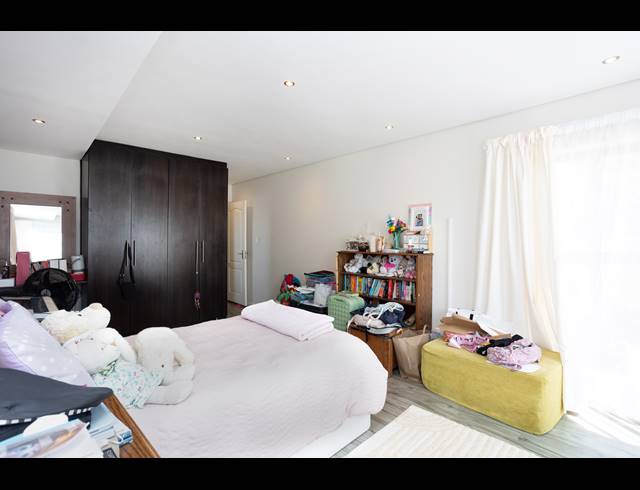 5 BEDROOM FREESTANDING TO LET IN STONEHURST MOUNTAIN ESTATE